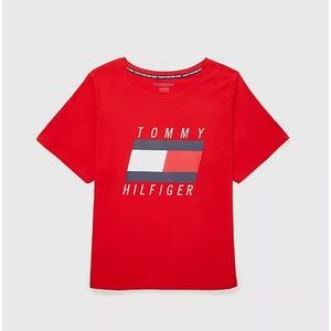 TOMMY HILFIGER
CURVE FLAG LOGO T-SHIRT